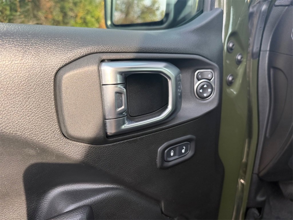 Used 2022 Jeep Gladiator Sport image 18