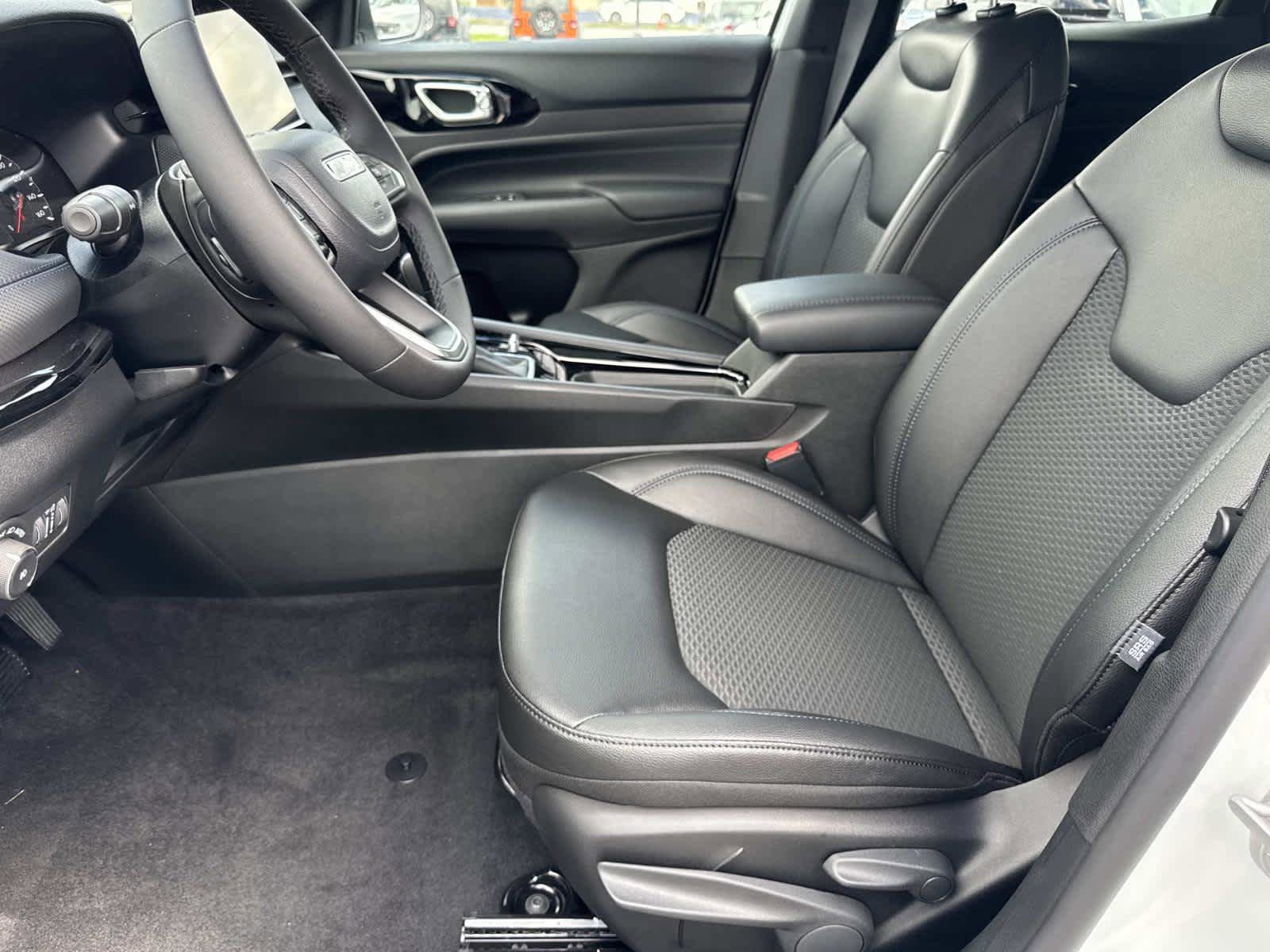 New 2026 Jeep Compass Latitude image 11