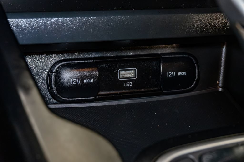 Used 2025 Kia Soul LX w/ LX Technology Package FWD image 20