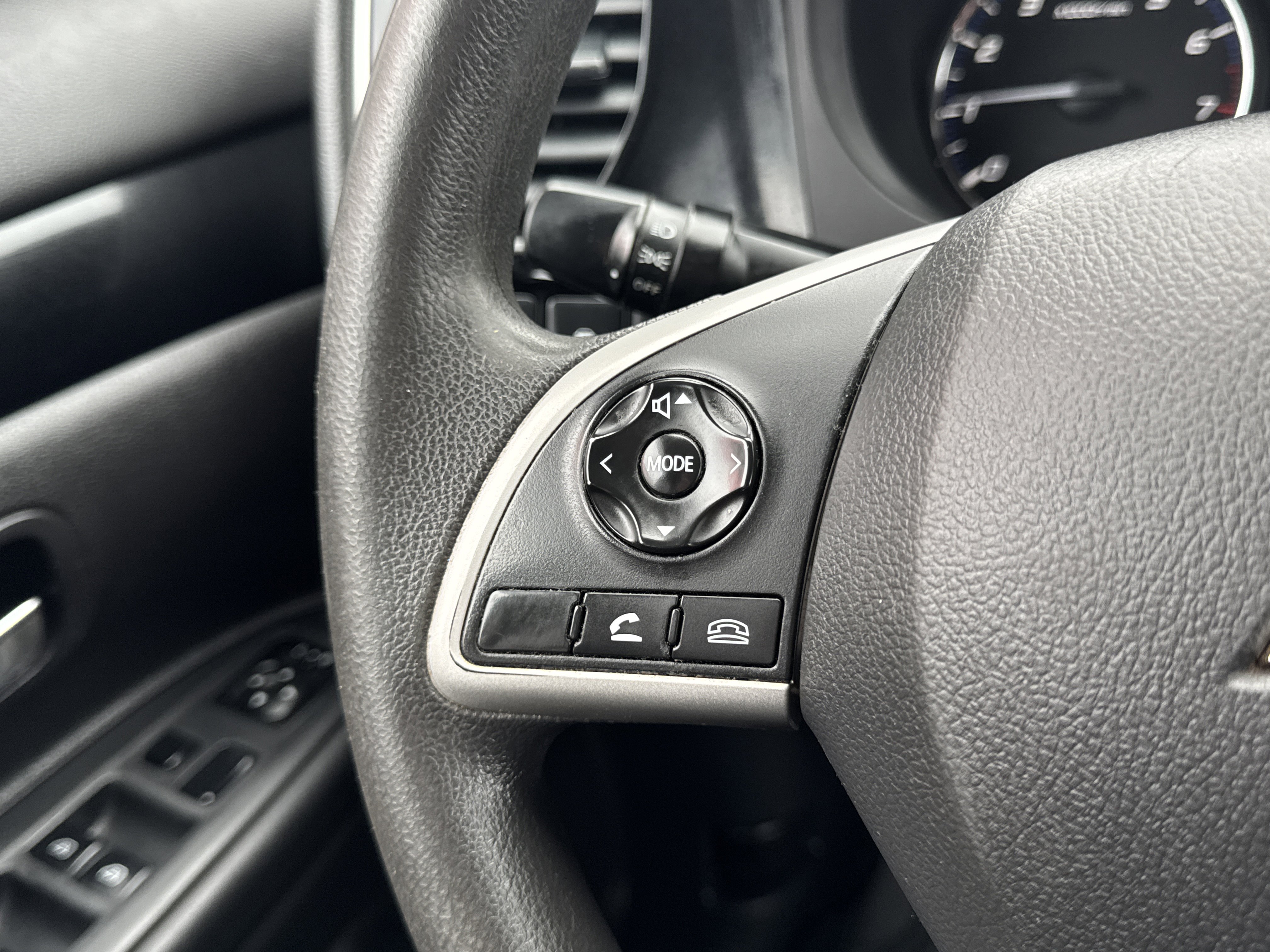 Used 2020 Mitsubishi Outlander SE image 17