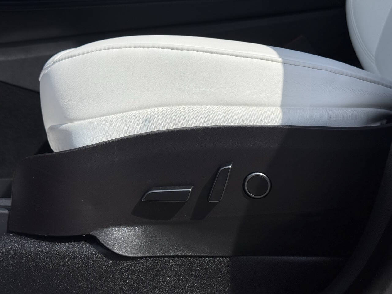 Used 2022 Tesla Model Y Performance AWD/4WD image 9