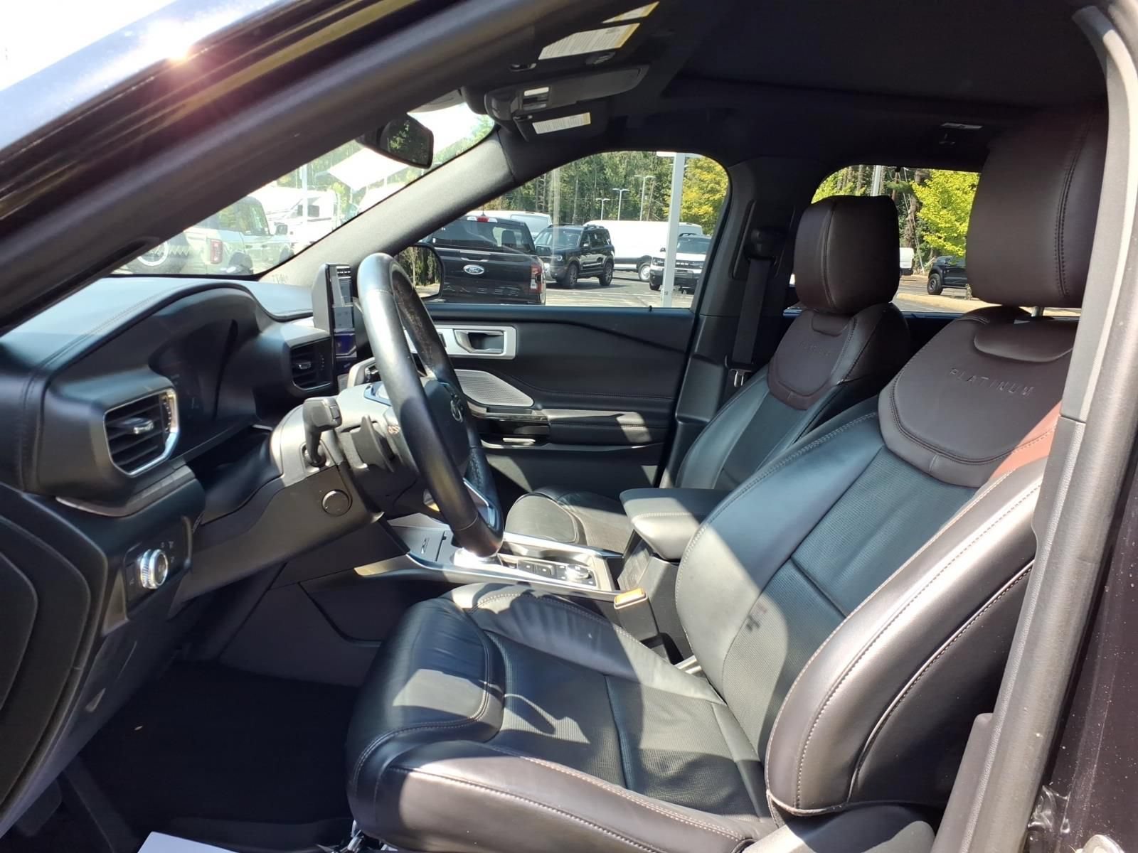 Used 2021 Ford Explorer Platinum w/ Equipment Group 601A AWD/4WD image 17