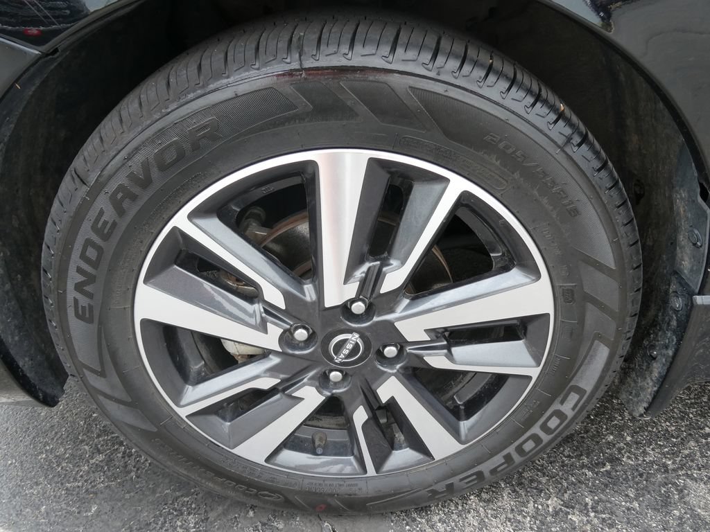 Used 2024 Nissan Versa SV w/ Trunk Package FWD image 10