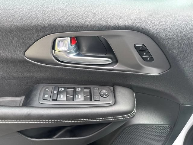 Used 2026 Chrysler Pacifica Select FWD image 10