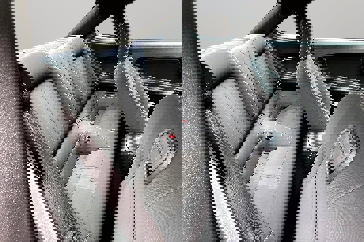 Used 2019 Ford Mustang EcoBoost image 14