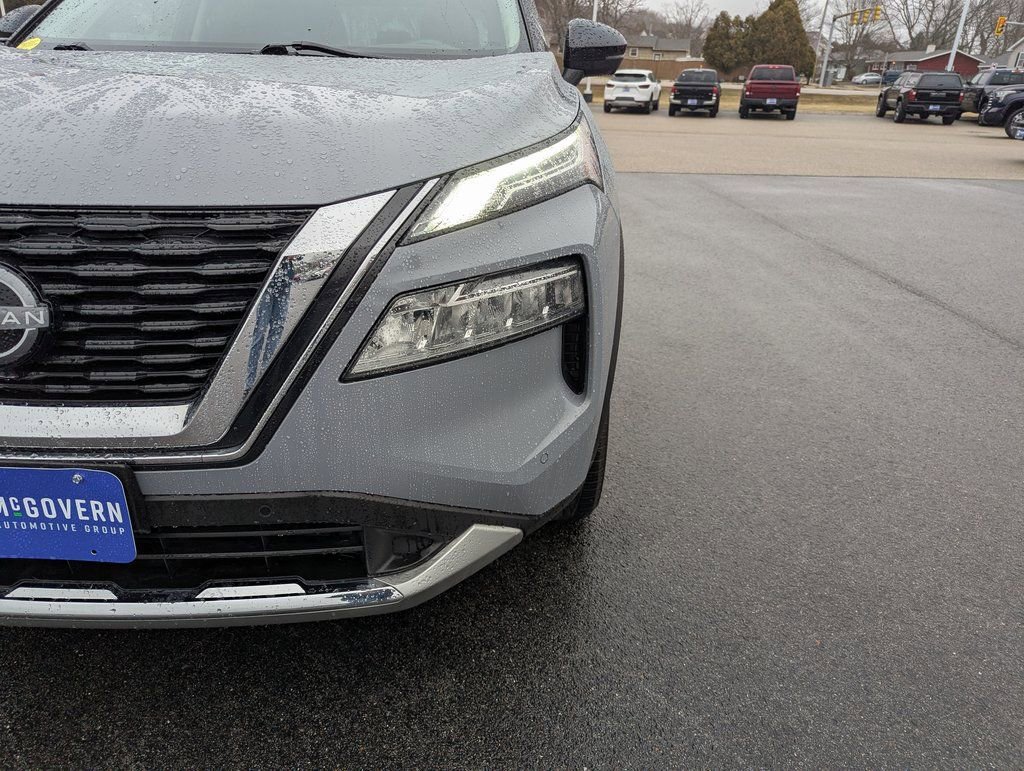 Used 2023 Nissan Rogue Platinum image 11
