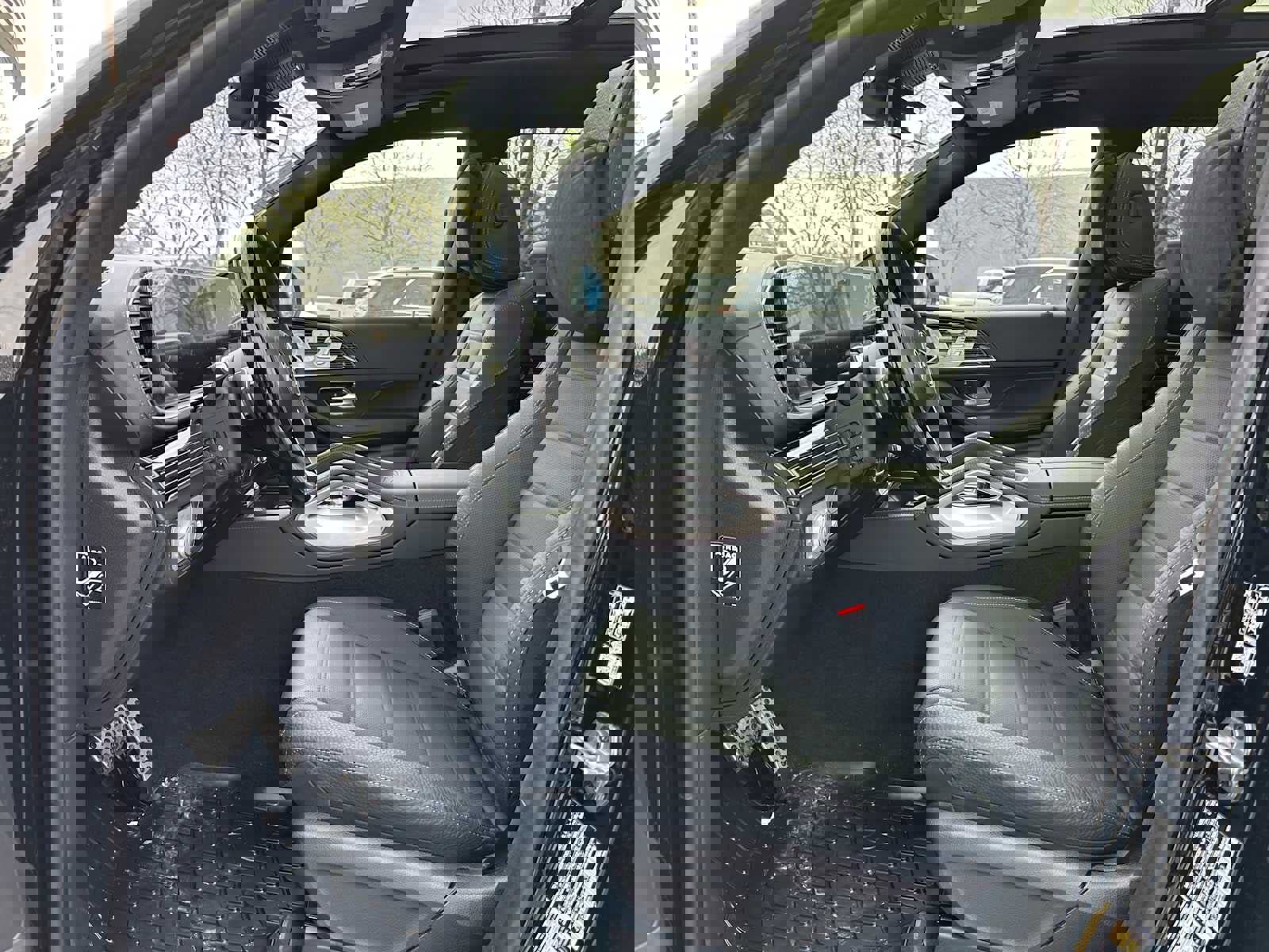 Used 2026 Mercedes-Benz GLS 580 4MATIC image 23