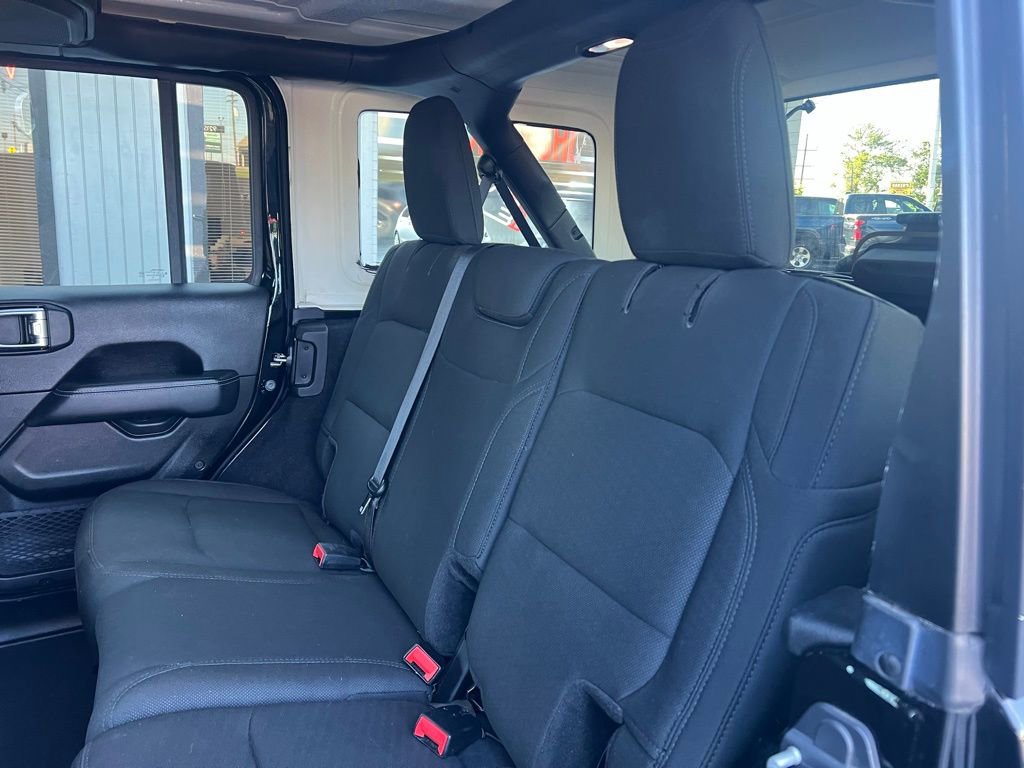 Used 2019 Jeep Wrangler Unlimited Sahara image 14