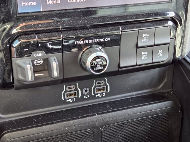 Used 2025 RAM 1500 Big Horn AWD/4WD image 25