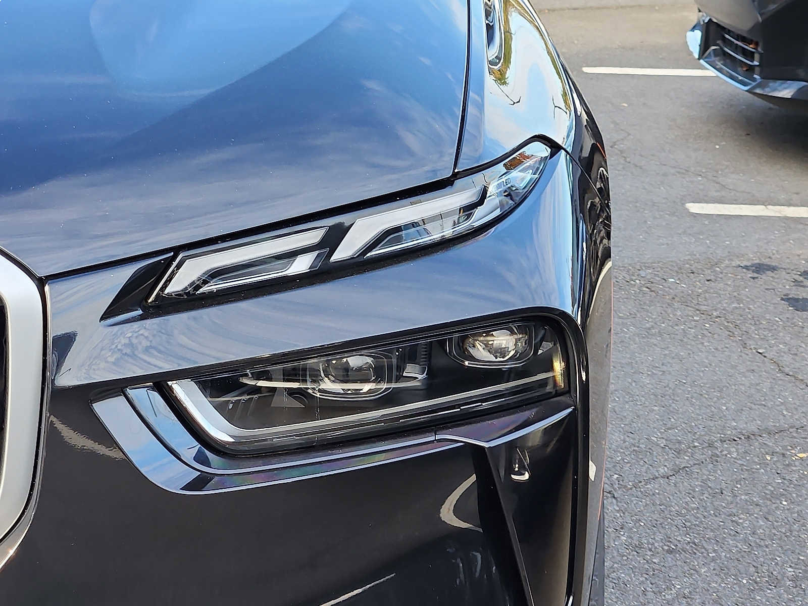 Certified 2024 BMW X7 xDrive40i w/ Executive Package image 9