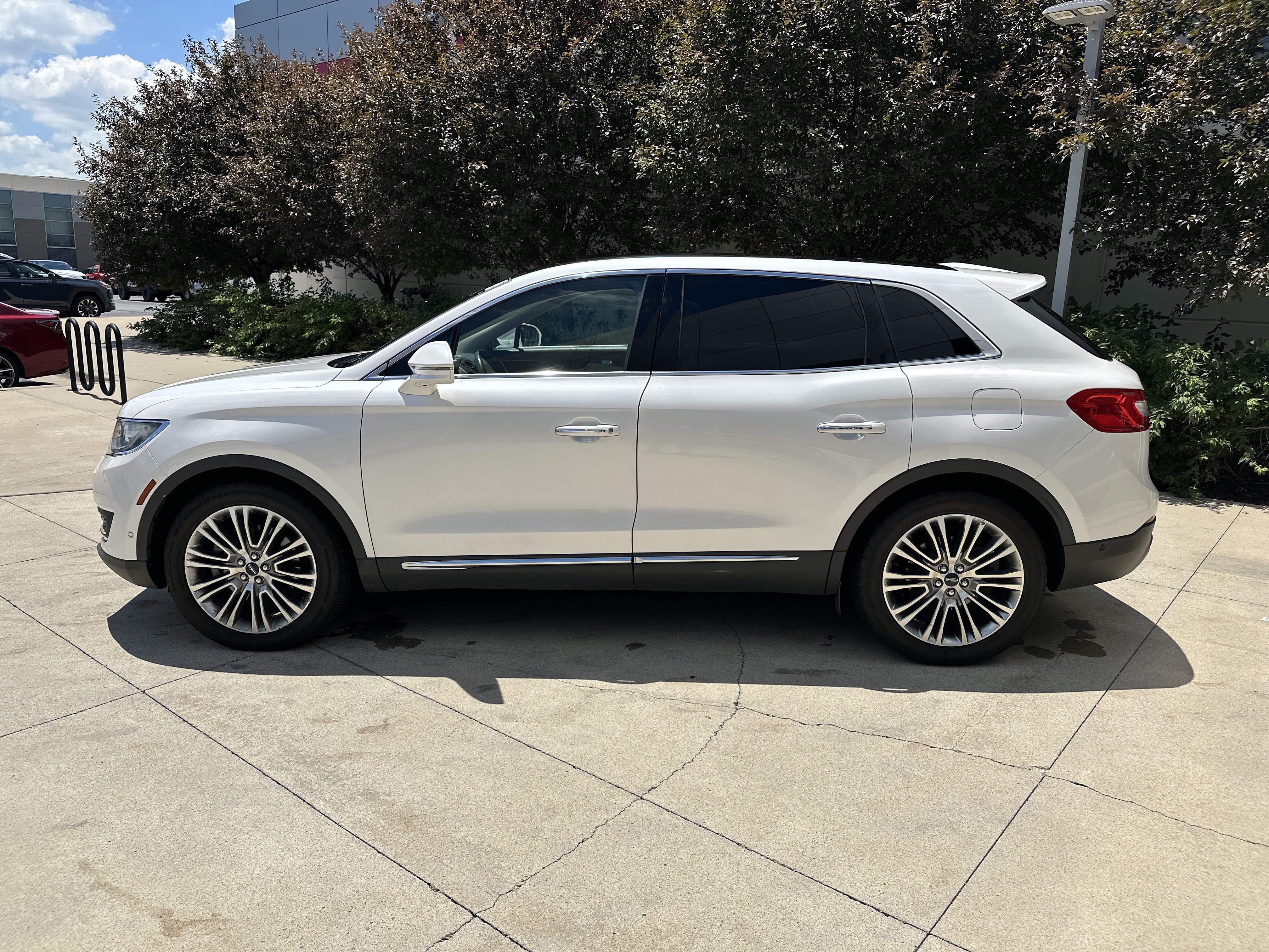 Used 2016 Lincoln MKX Reserve w/ Technology Package AWD/4WD image 9