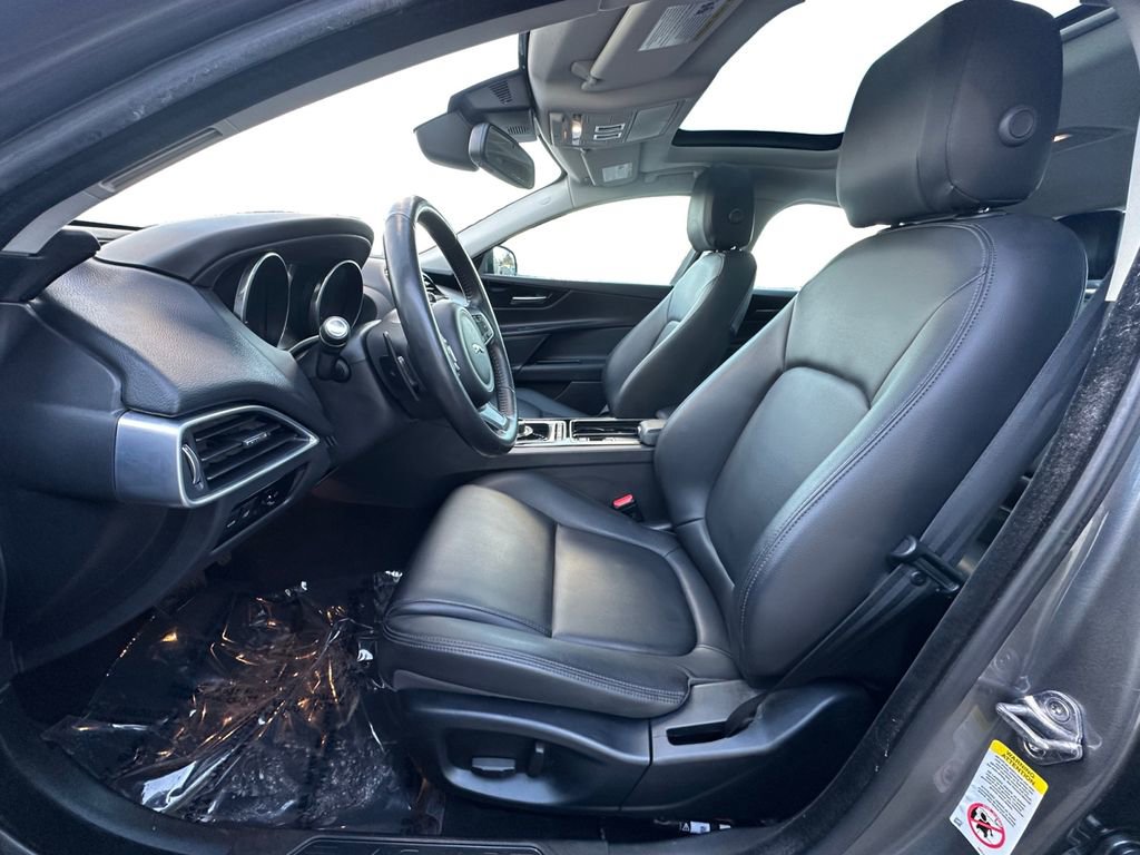Used 2018 Jaguar XE Premium AWD/4WD image 9