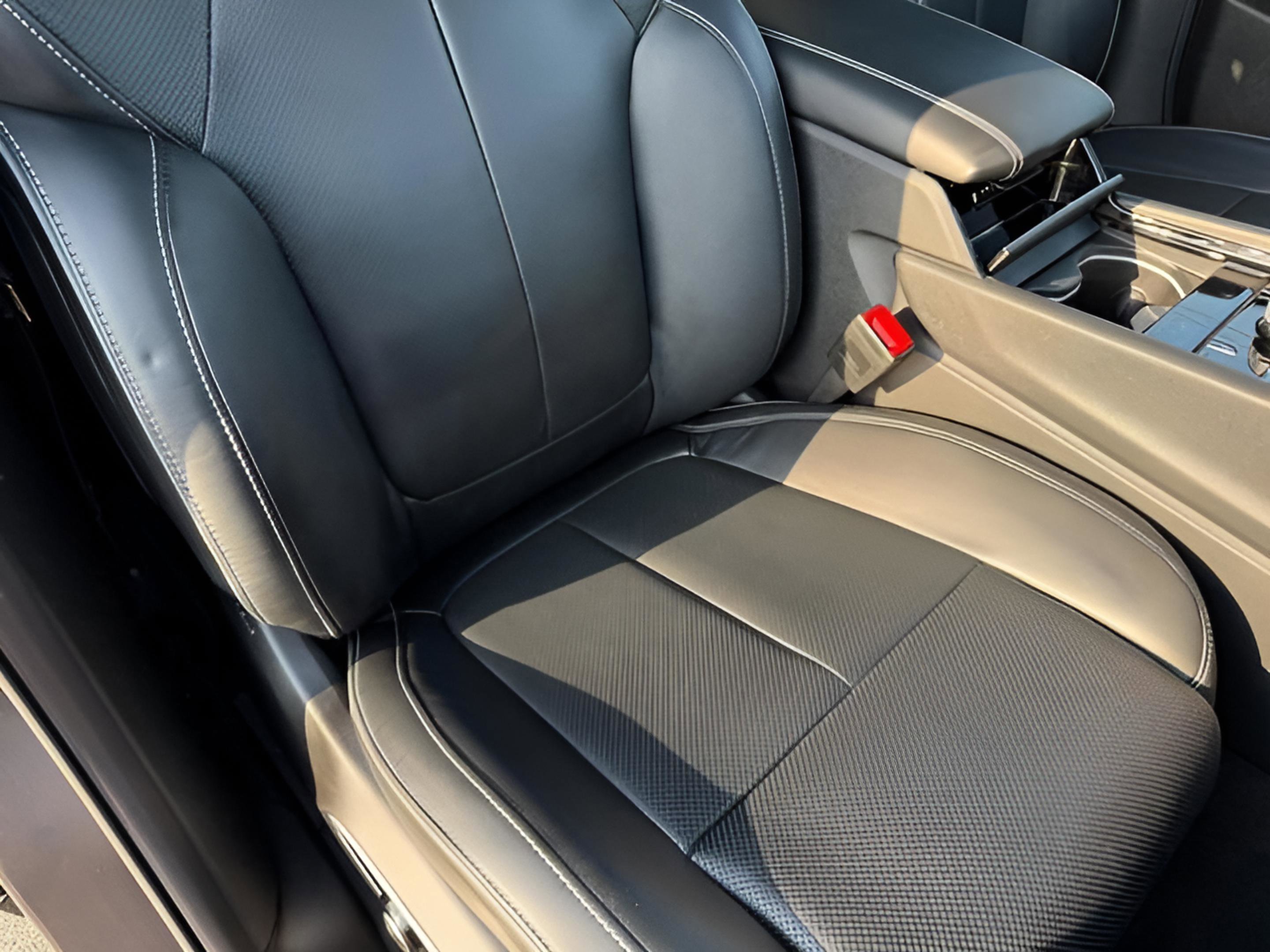 Certified 2025 Jeep Grand Cherokee Overland w/ Luxury Tech Group IV image 16