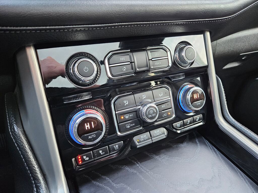 Used 2021 GMC Yukon Denali w/ Denali Premium Package image 31