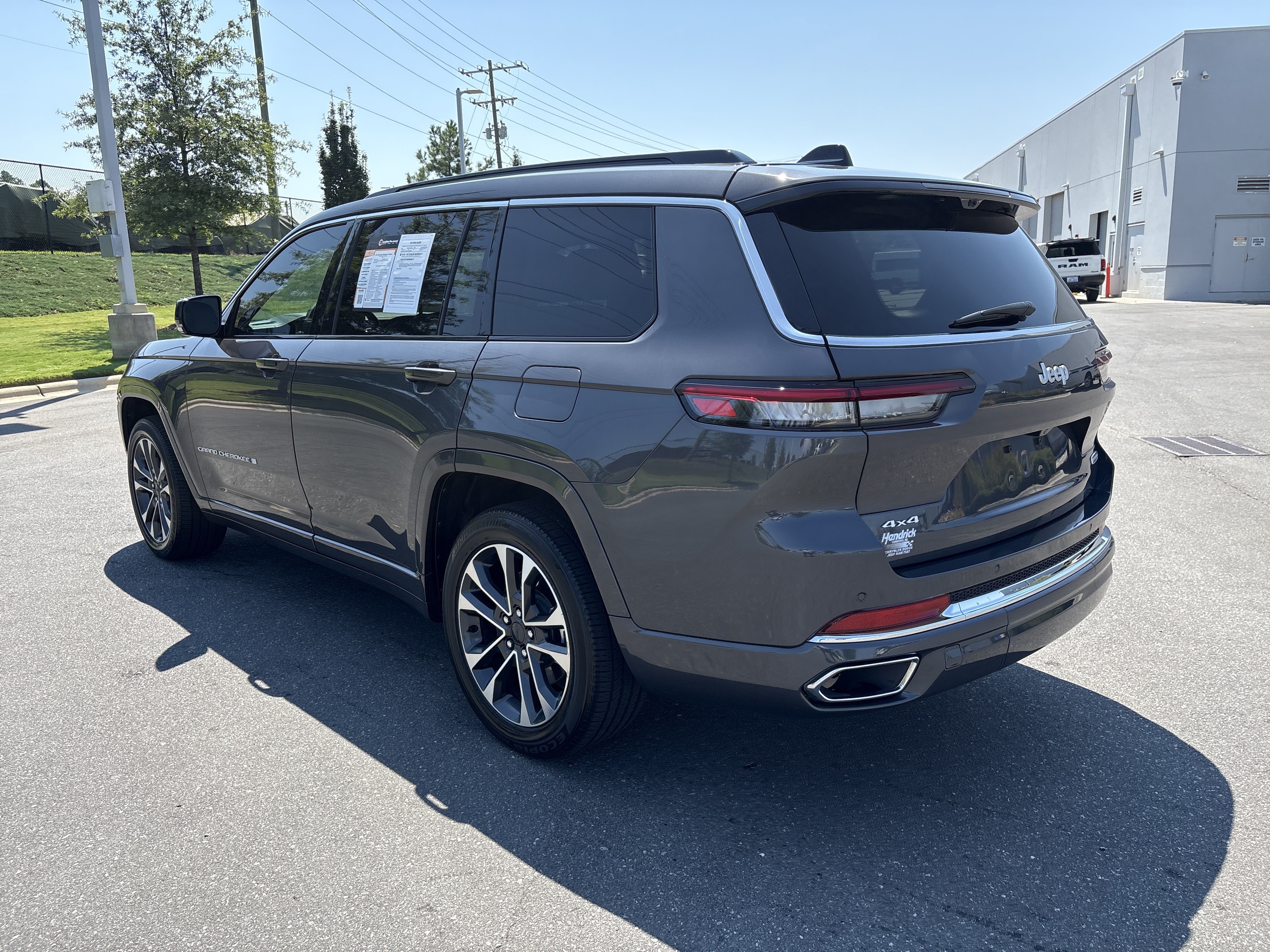 Used 2024 Jeep Grand Cherokee L Overland w/ Luxury Tech Group IV AWD/4WD image 7