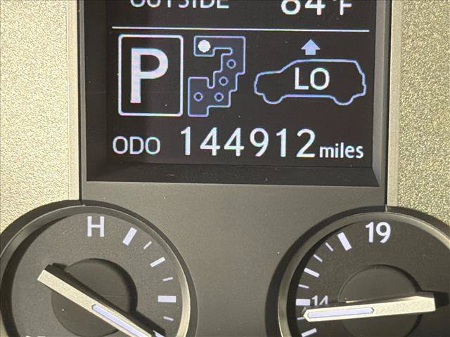 Used 2013 Lexus LX 570 4WD w/ Luxury Pkg w/Pre-crash image 30