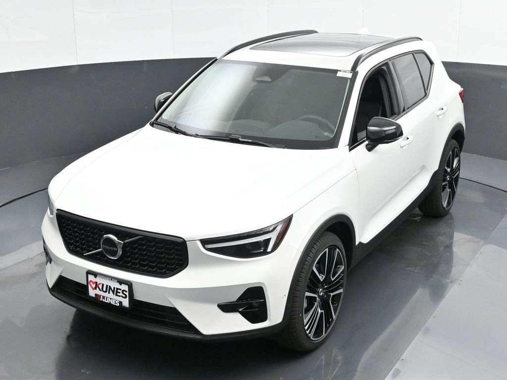 New 2025 Volvo XC40 B5 Plus w/ Climate Package image 35