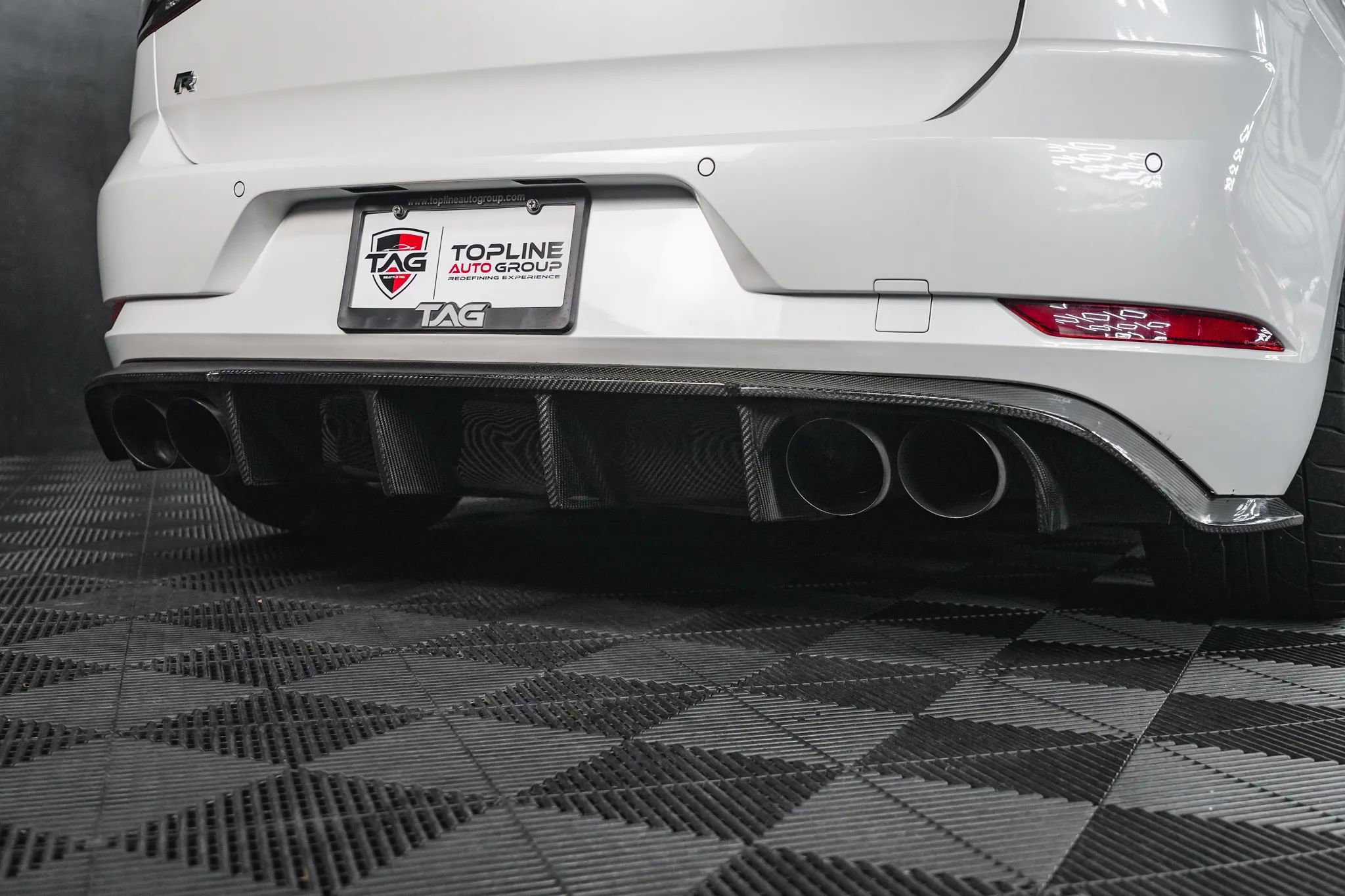 Used 2018 Volkswagen Golf R 4-Door image 25