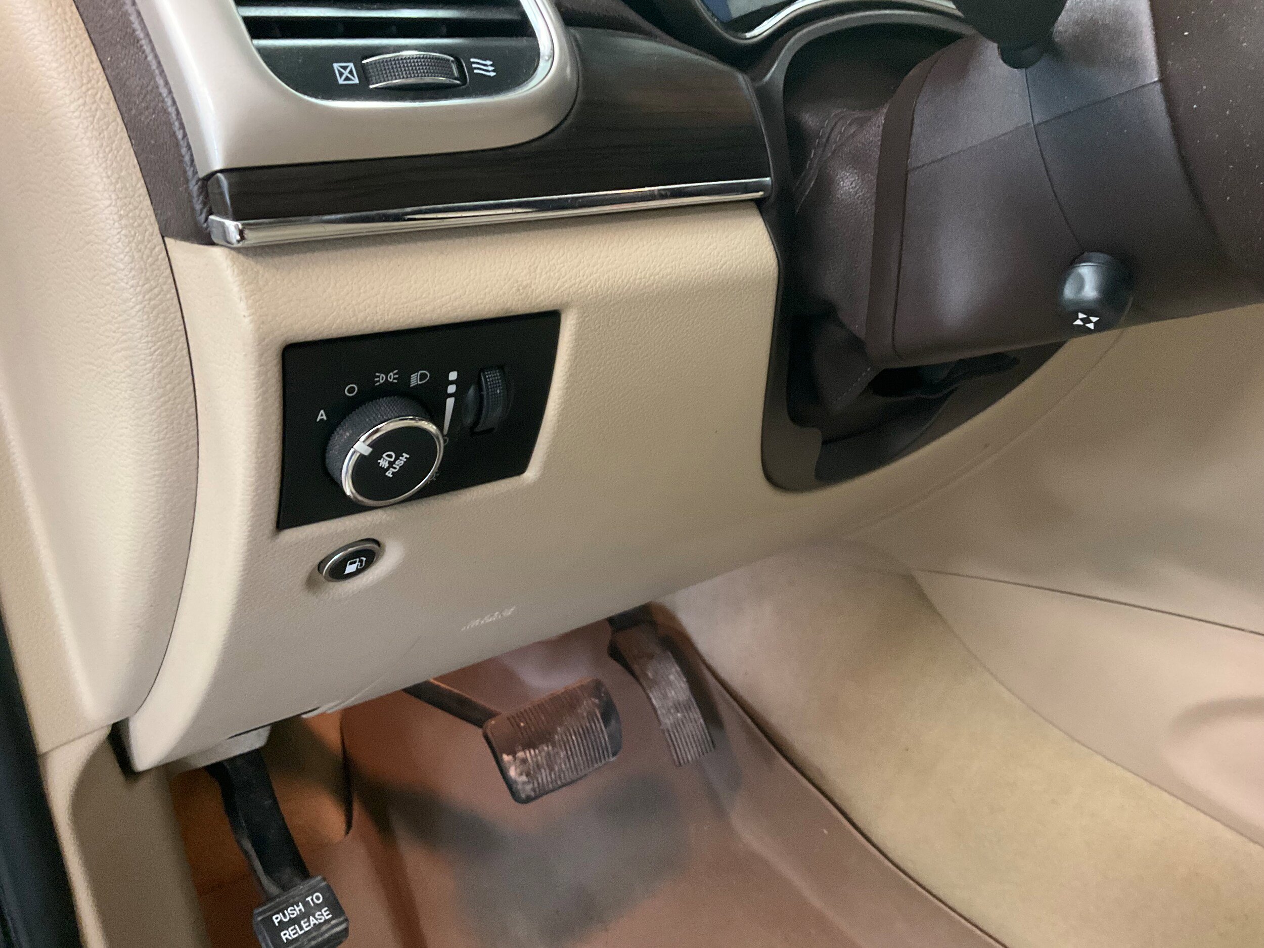 Used 2014 Jeep Grand Cherokee Overland w/ Advanced Technology Group AWD/4WD image 14