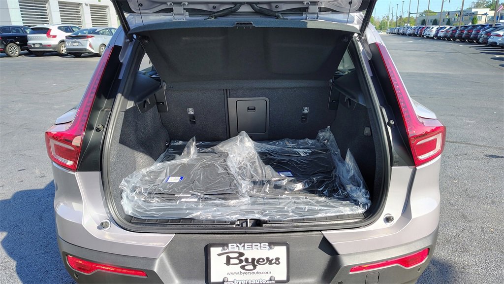 New 2026 Volvo XC40 B5 Ultra w/ Climate Package image 32