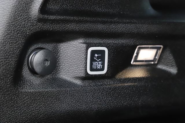 Used 2024 Jeep Grand Cherokee L Limited w/ Luxury Tech Group II image 8