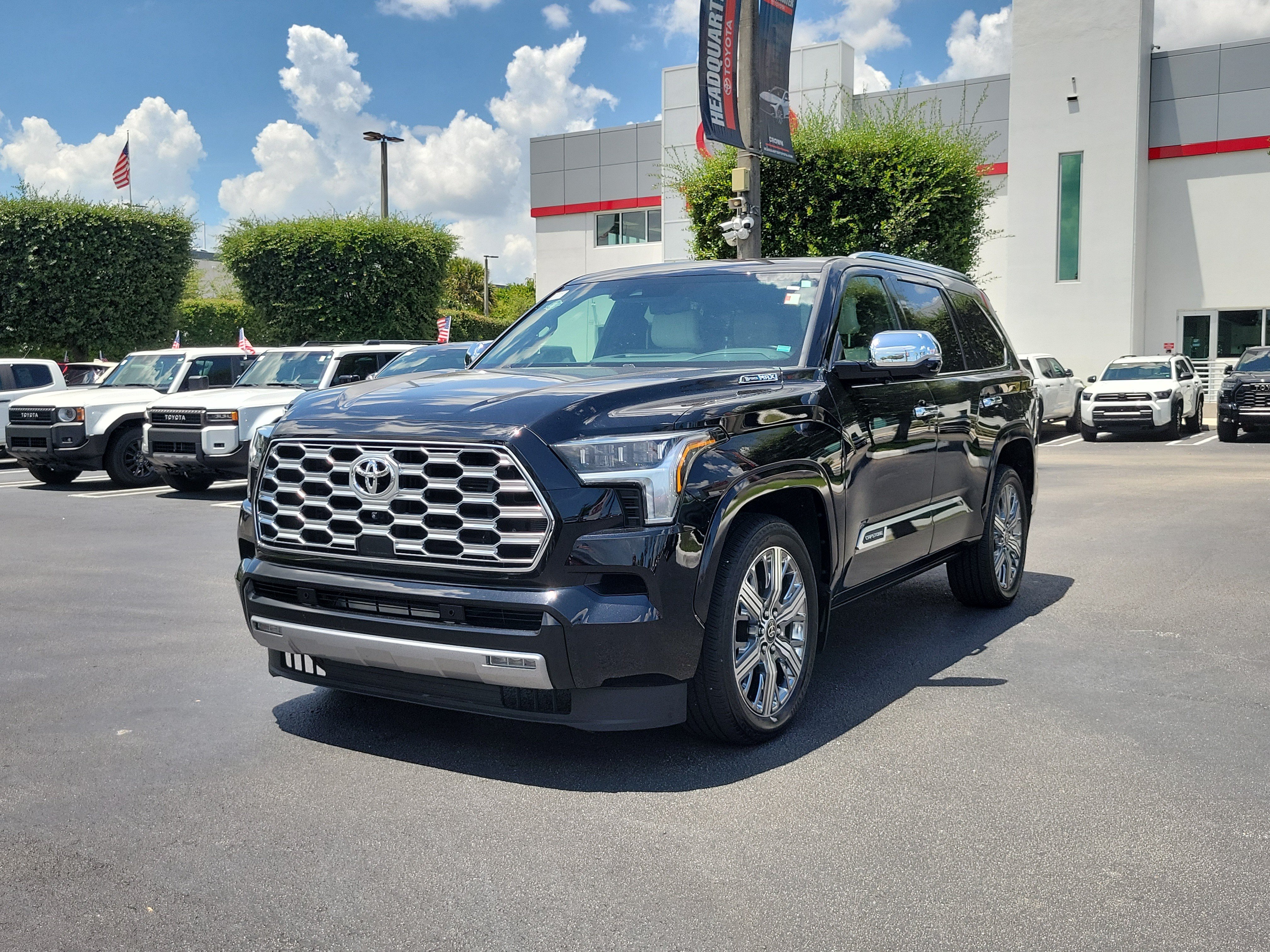 Used 2025 Toyota Sequoia Capstone AWD/4WD image 5
