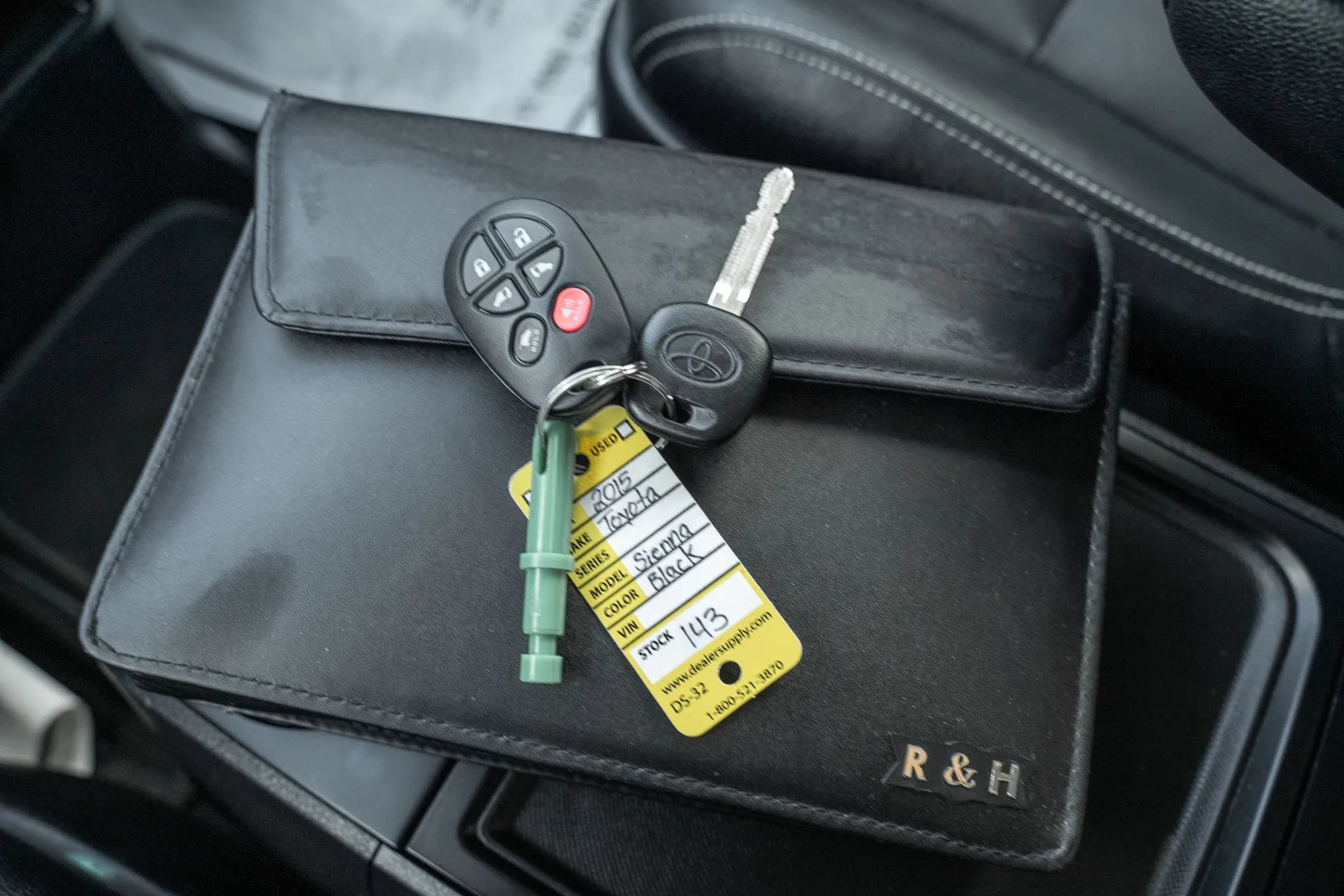 Used 2015 Toyota Sienna SE FWD image 28