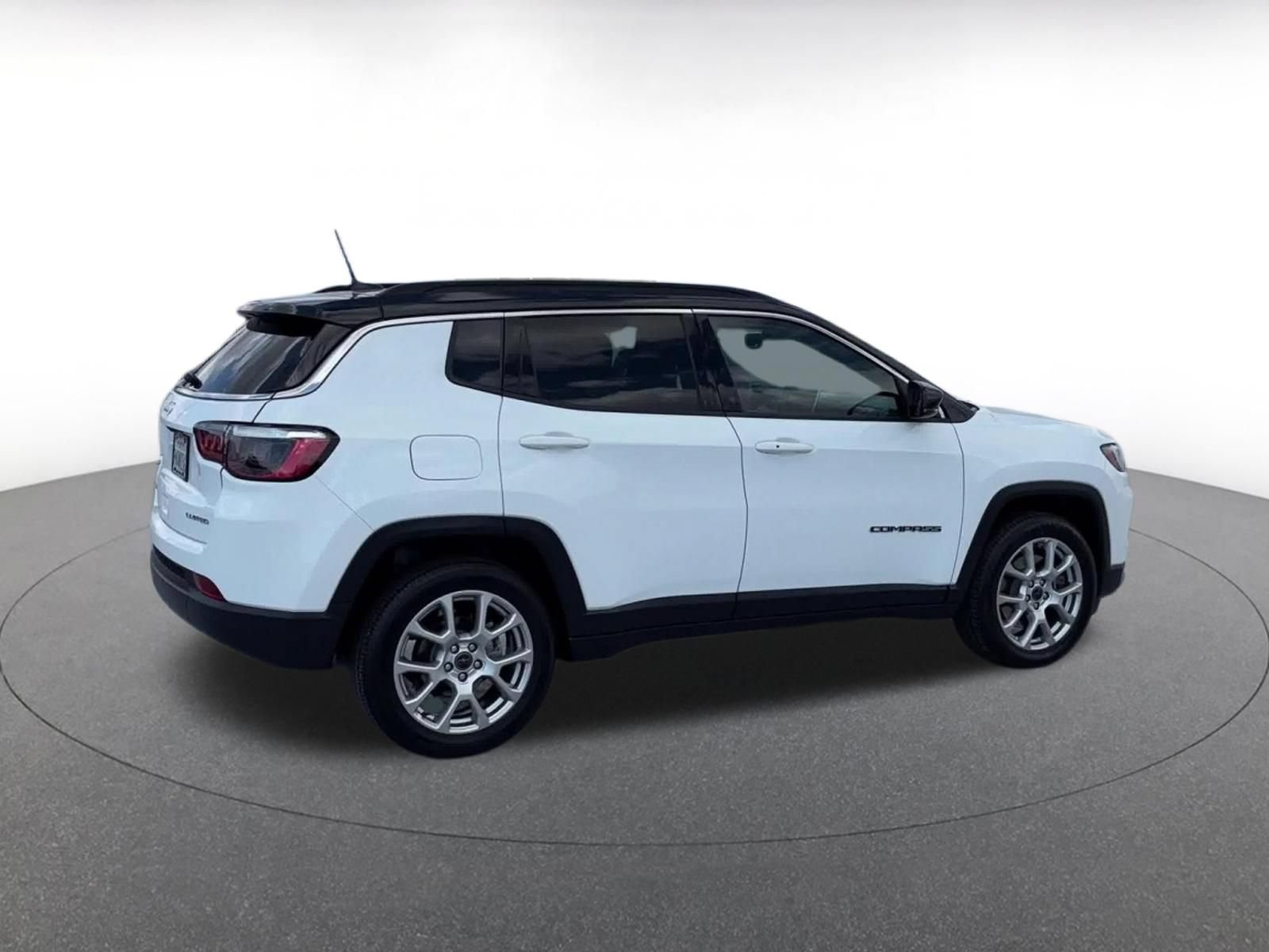 Used 2025 Jeep Compass Limited AWD/4WD image 15