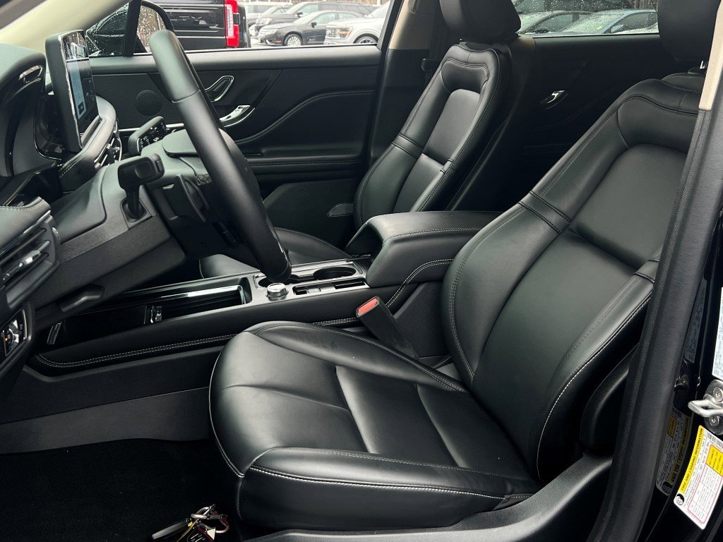 Certified 2025 Lincoln Corsair AWD image 15