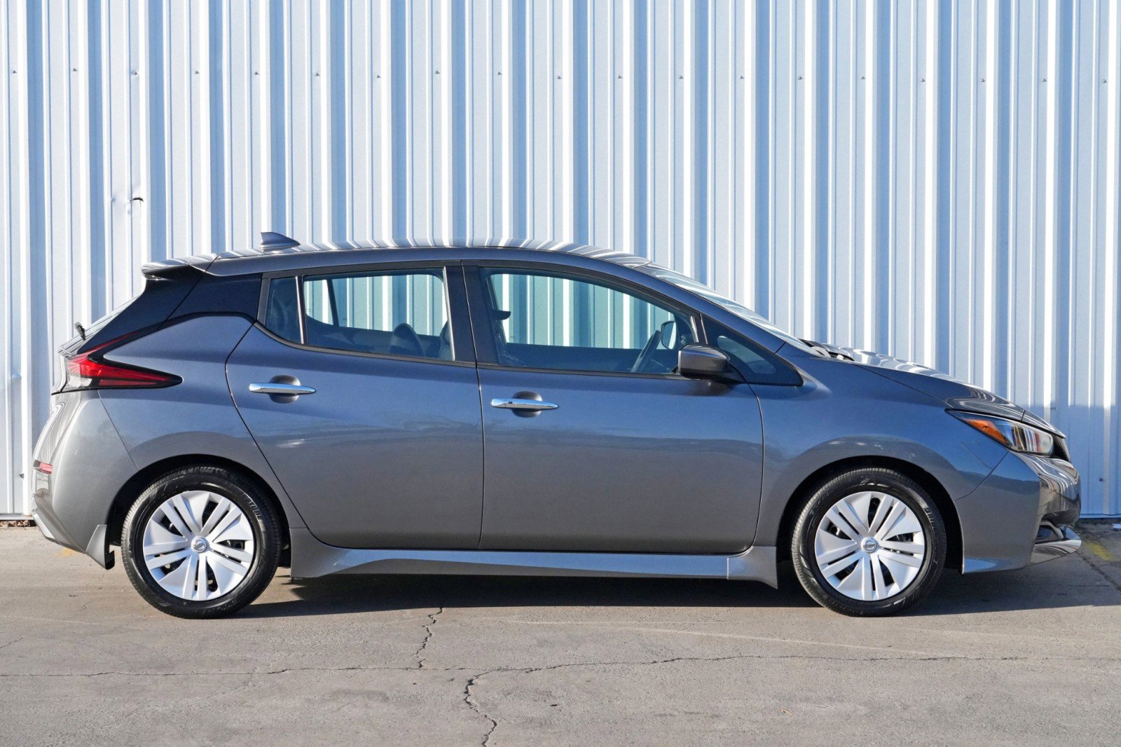 Used 2025 Nissan Leaf S image 44