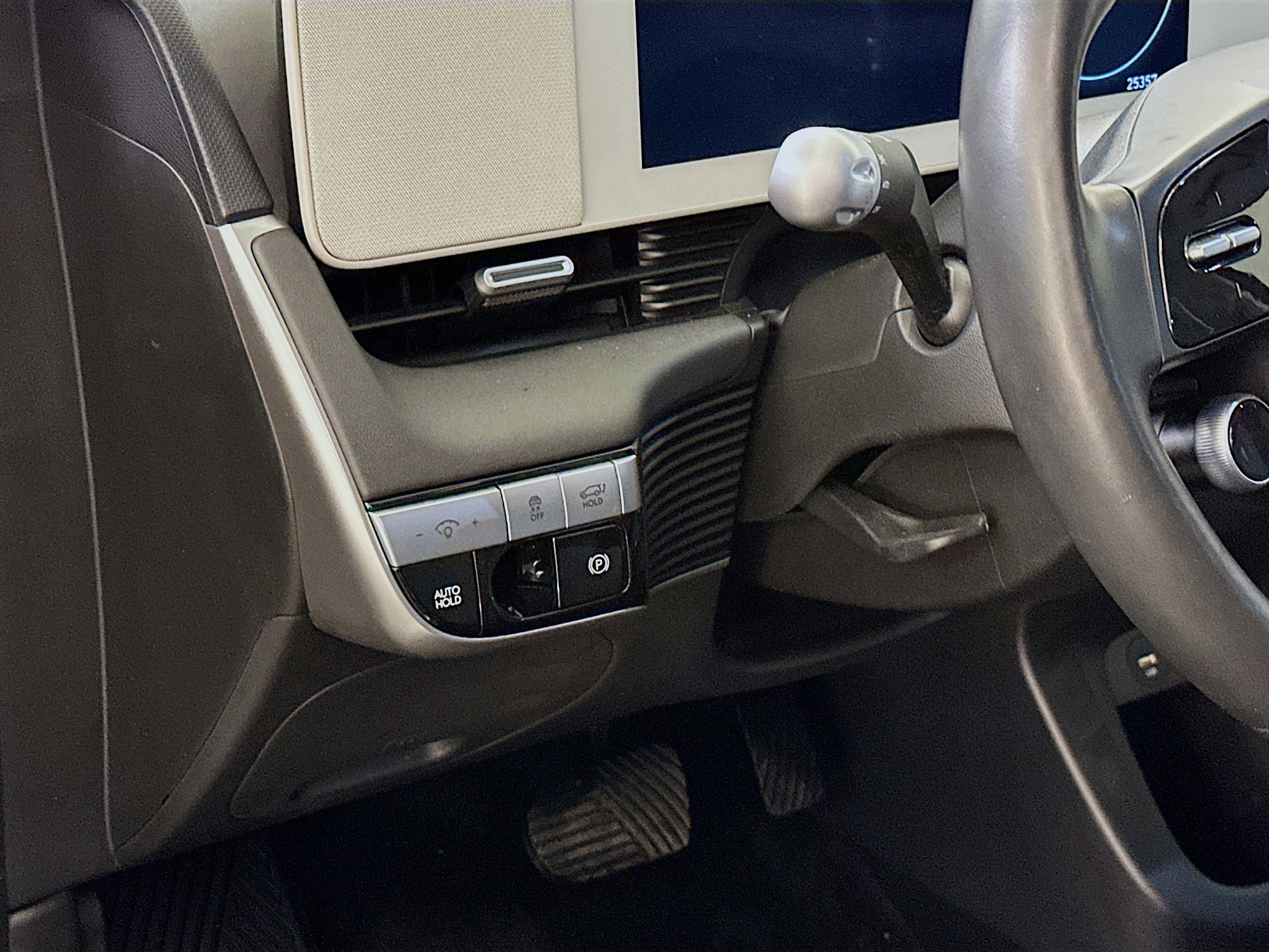 Used 2024 Hyundai Ioniq 5 Limited image 17