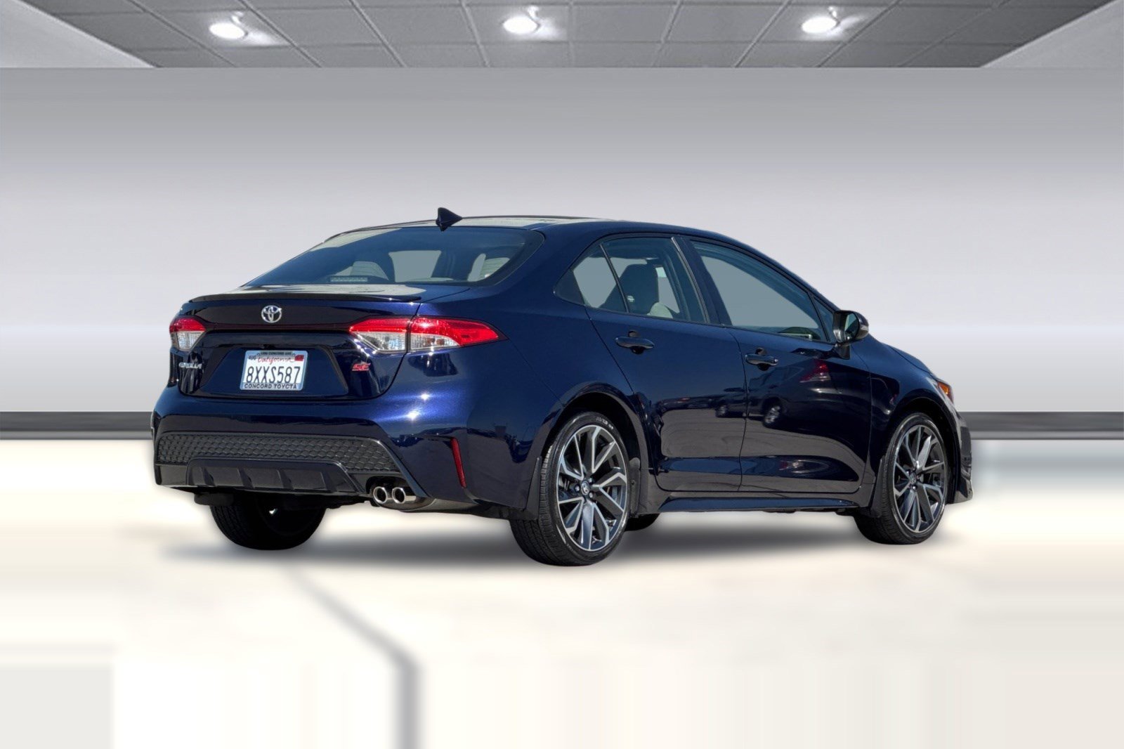 Used 2022 Toyota Corolla SE w/ SE Premium Package FWD image 3