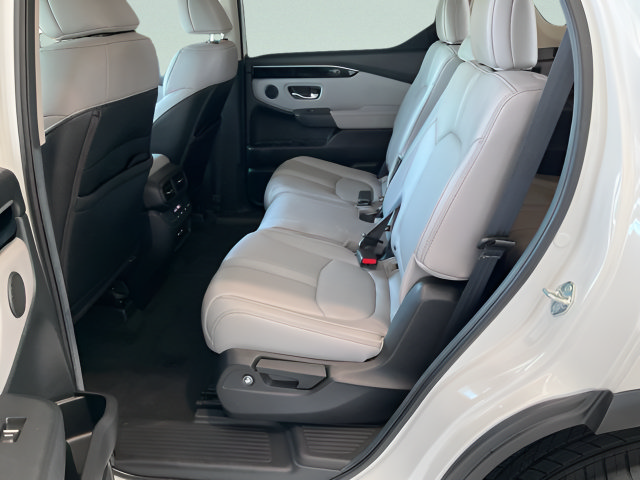 Certified 2025 Honda Pilot Touring image 23