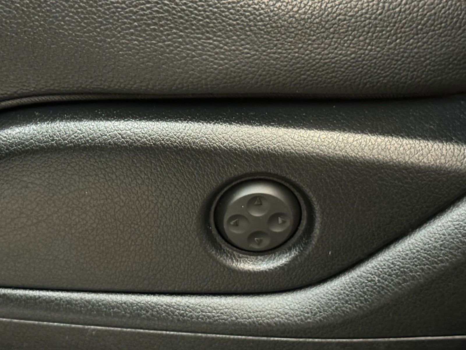 Used 2016 Mercedes-Benz GLE 350 w/ Premium Package image 26