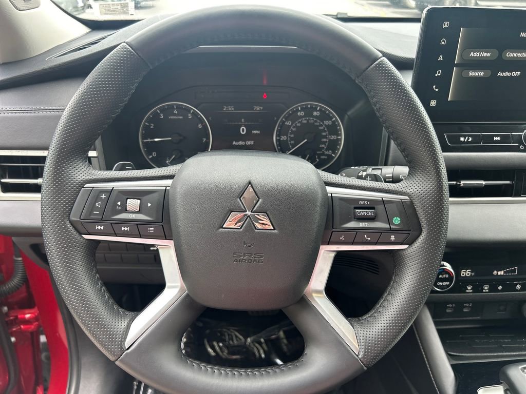 Used 2025 Mitsubishi Outlander SE AWD/4WD image 17