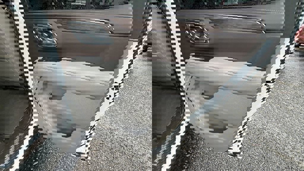 Used 2023 Chevrolet Tahoe Z71 w/ Luxury Package image 18