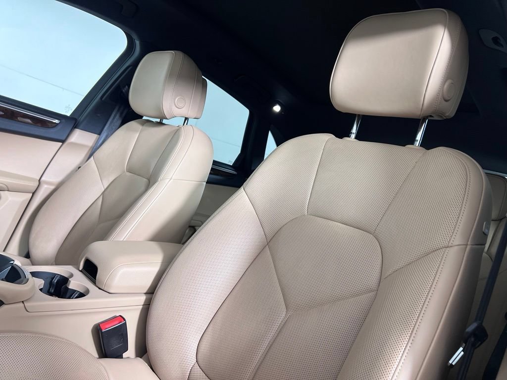 Certified 2023 Porsche Macan S AWD/4WD image 5