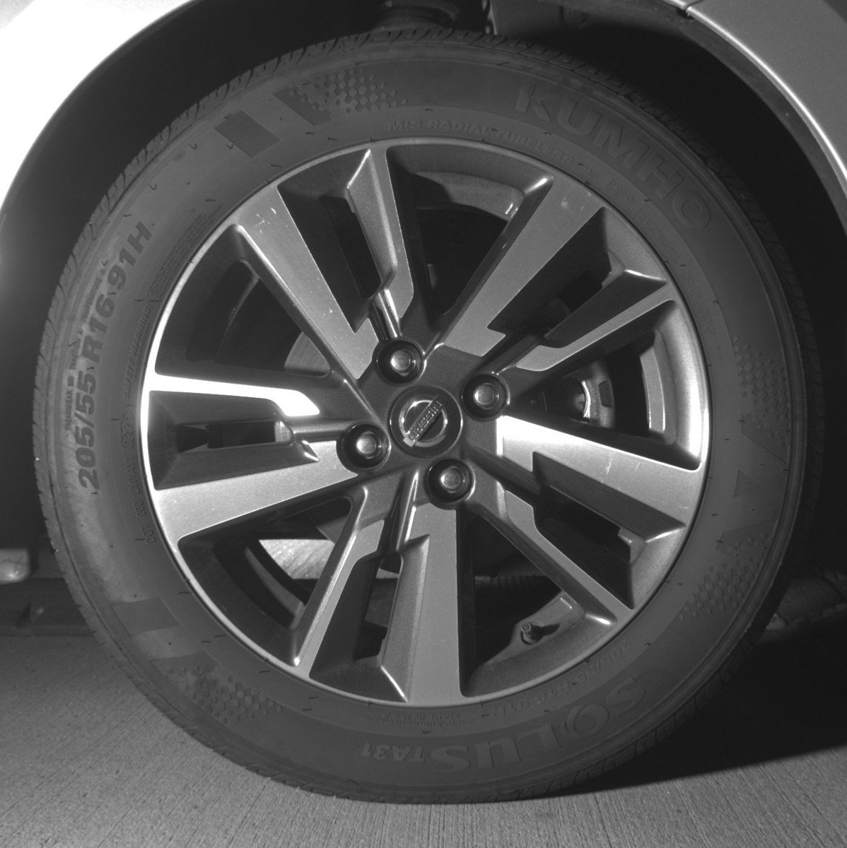 Used 2025 Nissan Versa SV FWD image 13