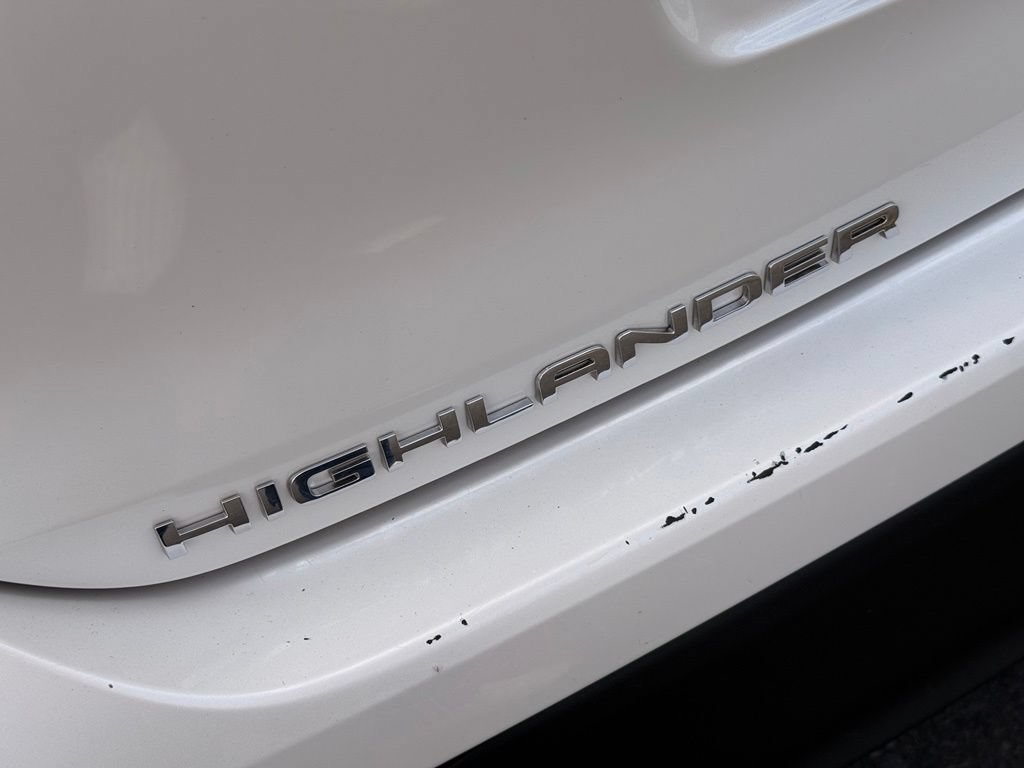 Used 2021 Toyota Highlander XLE AWD/4WD image 10