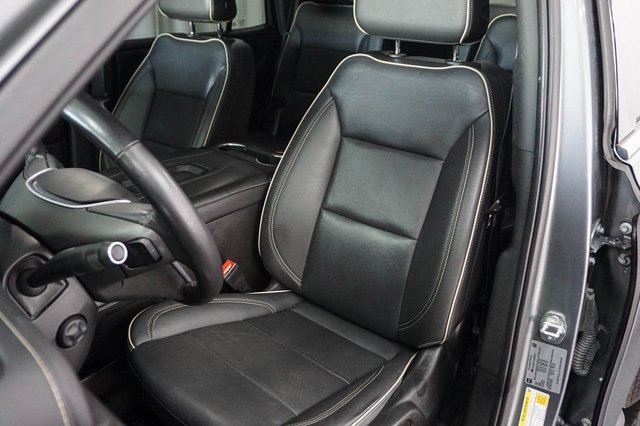 Used 2022 GMC Yukon SLT w/ SLT Premium Package image 16