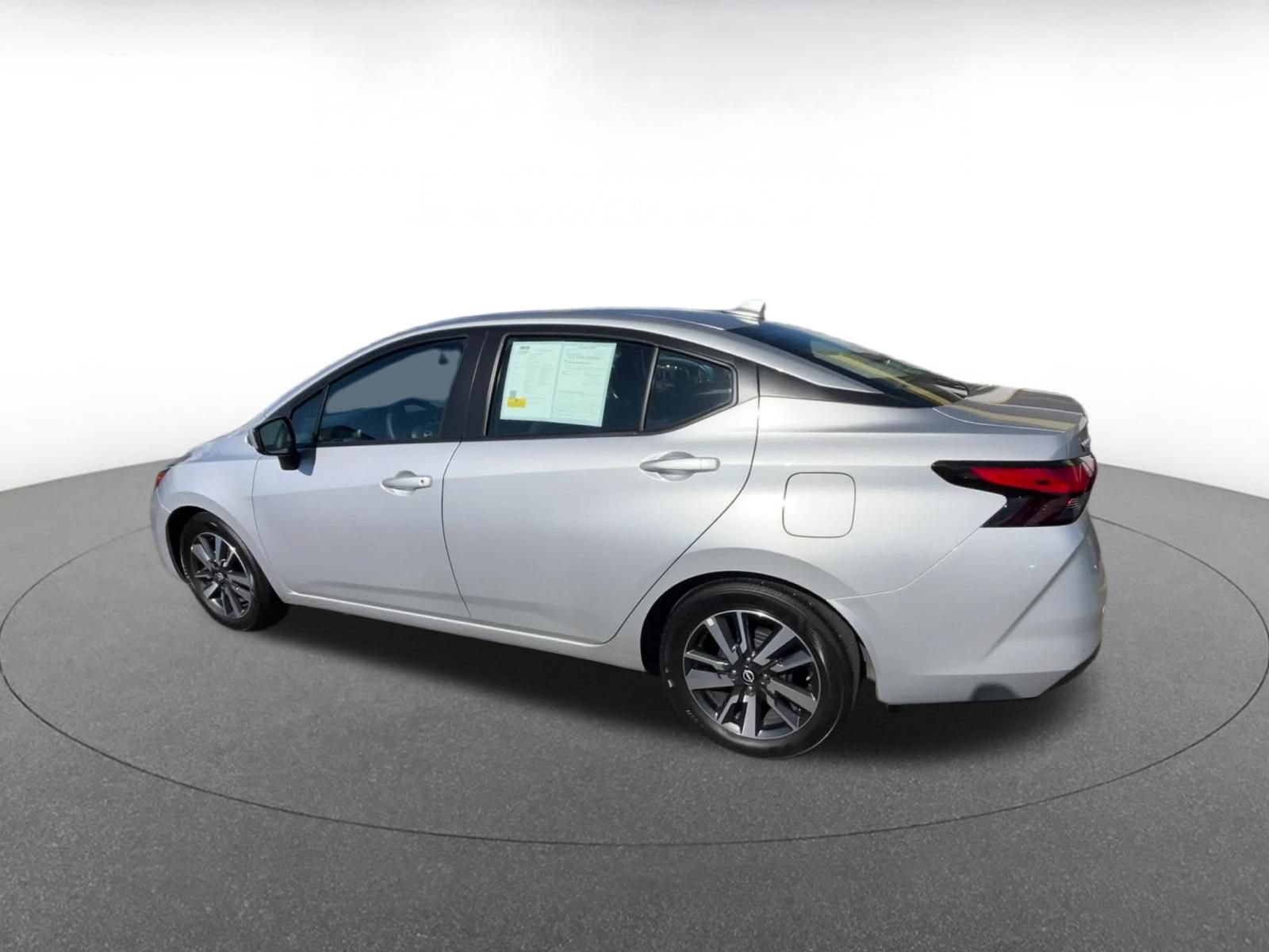 Used 2025 Nissan Versa SV FWD image 9