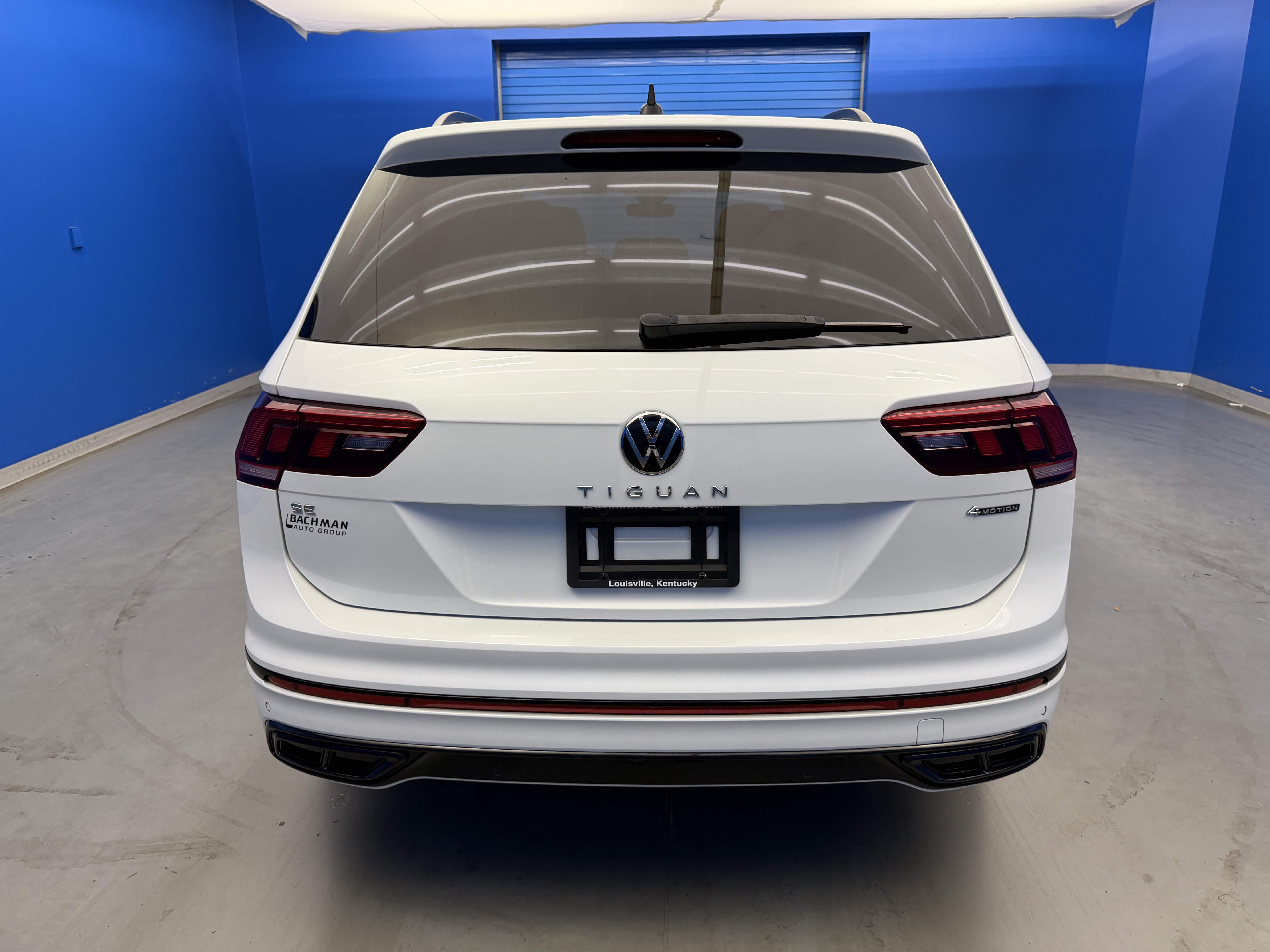 Used 2024 Volkswagen Tiguan SE R-Line AWD/4WD image 6