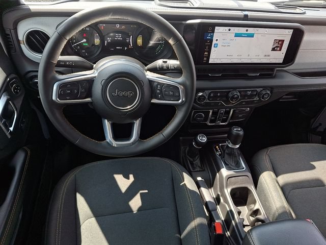 Used 2024 Jeep Wrangler Unlimited Sahara AWD/4WD image 11