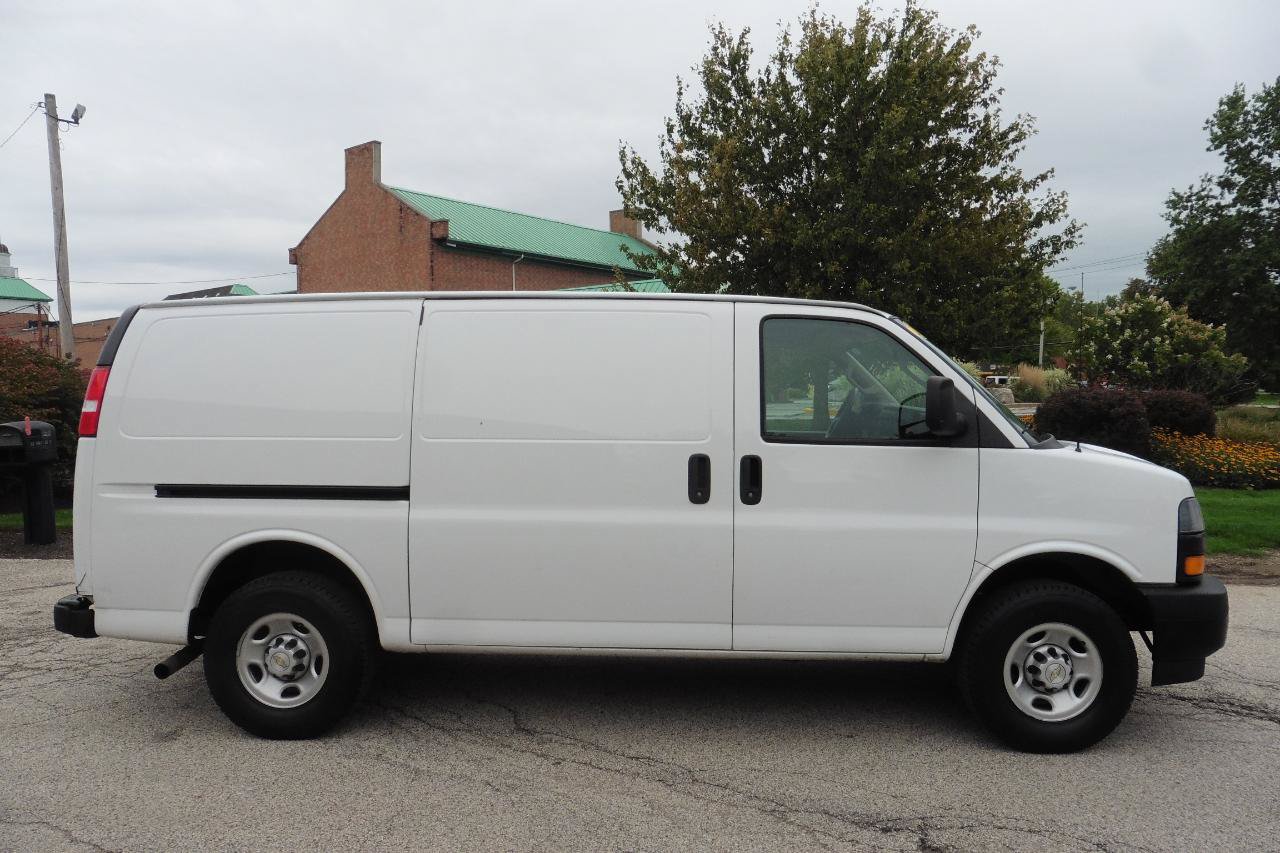 Used 2022 Chevrolet Express 3500 w/ Driver Convenience Package RWD image 7