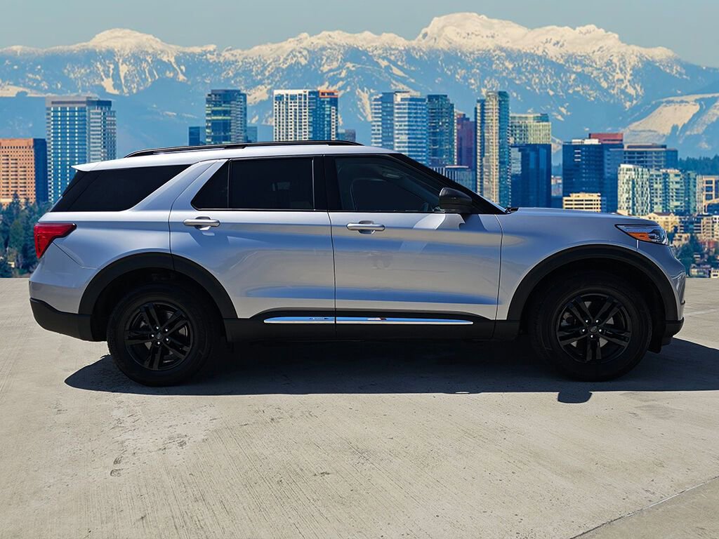 Used 2022 Ford Explorer XLT w/ Class IV Trailer Tow Package image 8