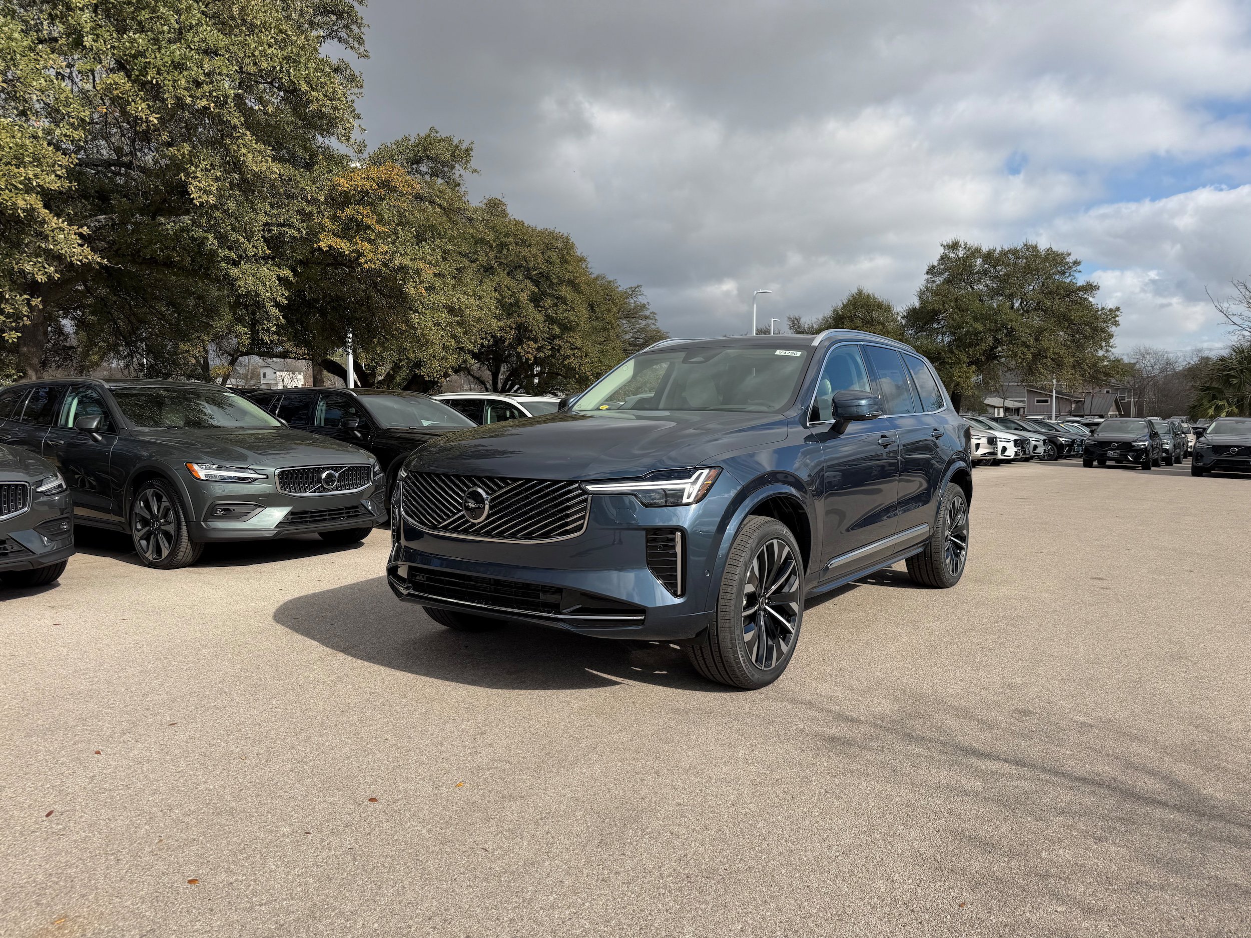 New 2026 Volvo XC90 B6 Ultra w/ Protection Package image 2