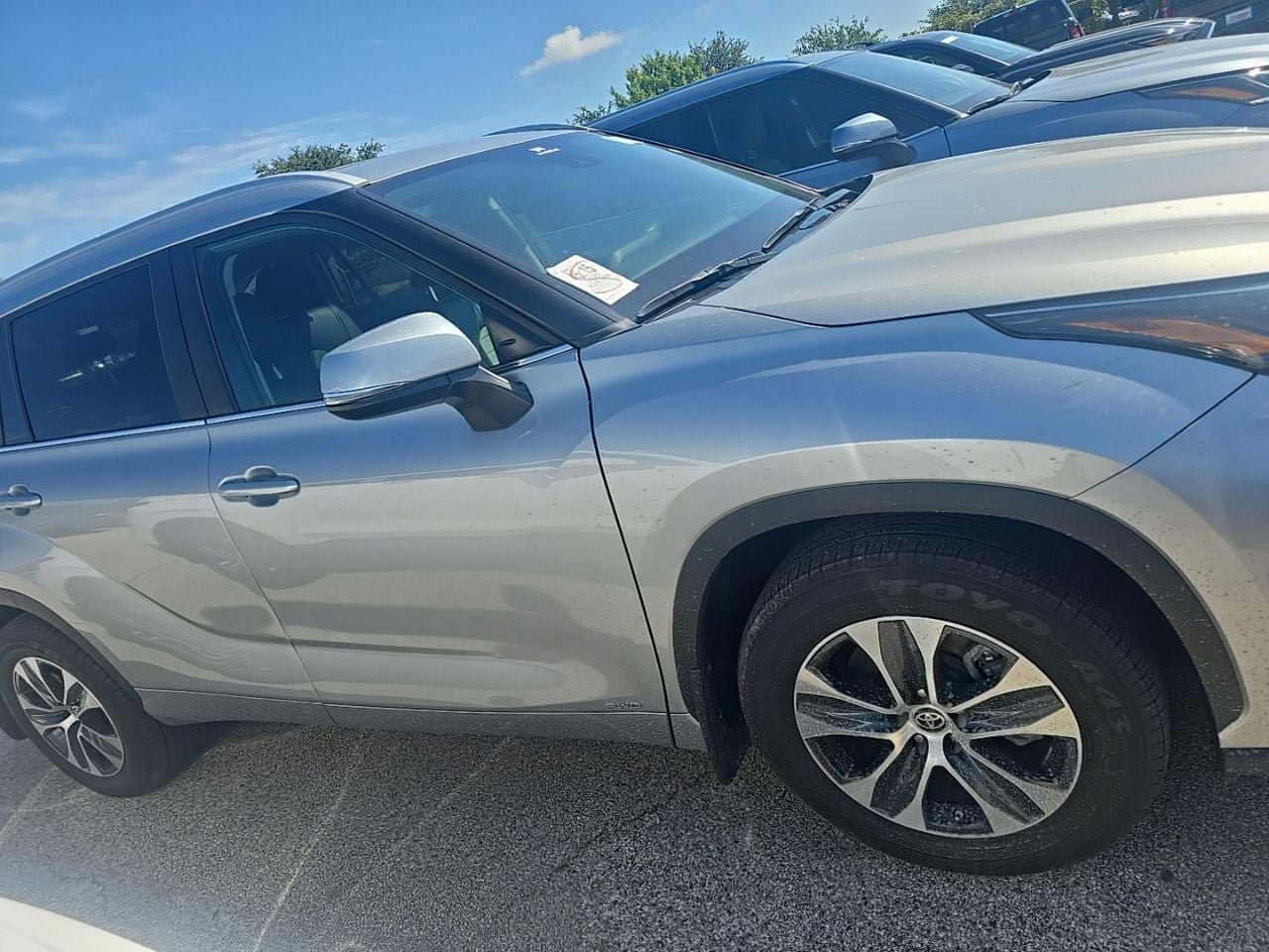 Used 2023 Toyota Highlander XLE AWD/4WD image 2