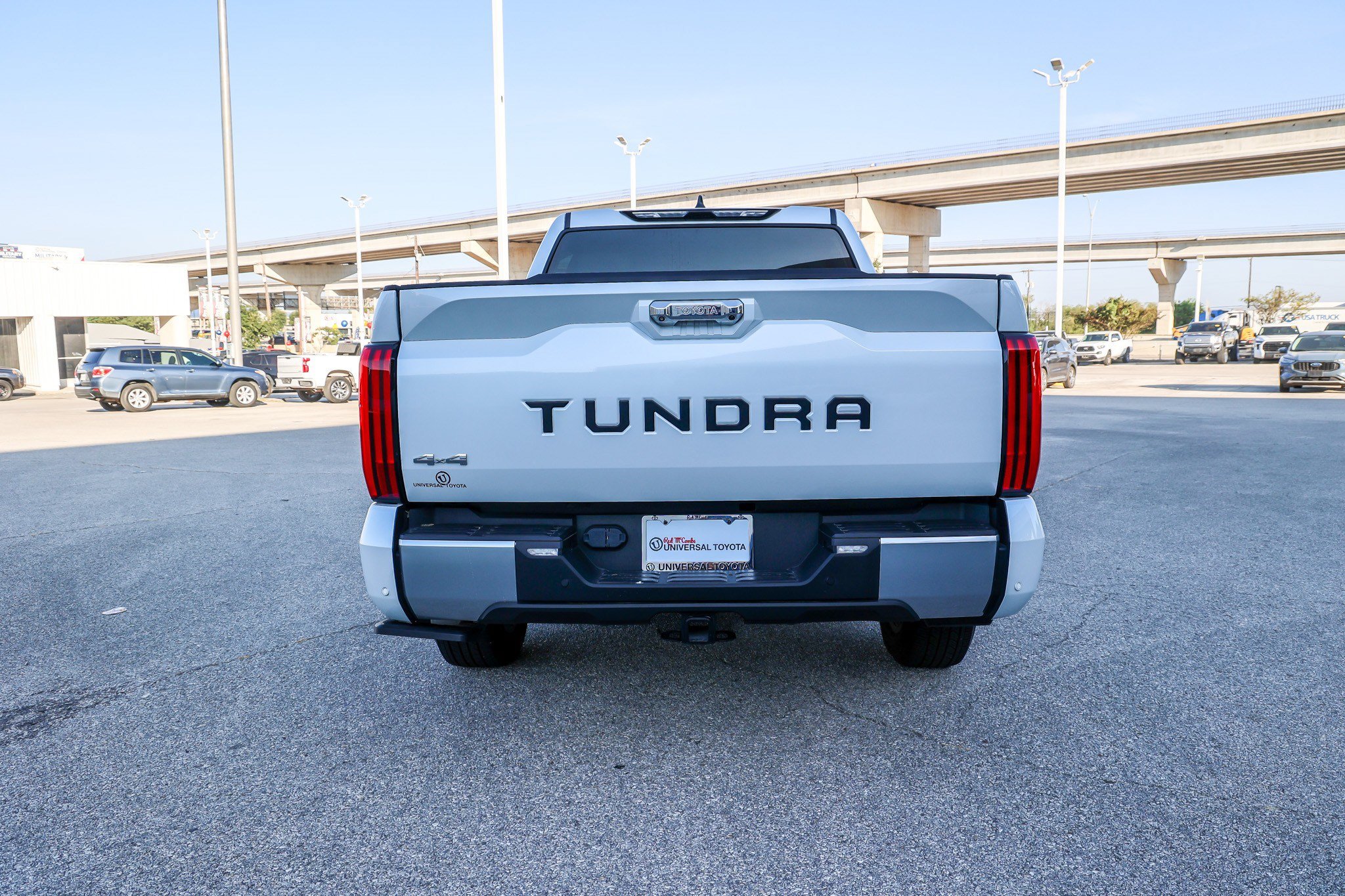 Used 2024 Toyota Tundra Limited w/ Power Package AWD/4WD image 8
