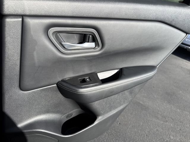 Certified 2025 Nissan Rogue SV image 23