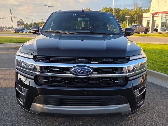 Used 2024 Ford Expedition Limited AWD/4WD image 2